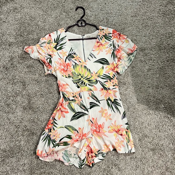 Macall Ruffle Short Sleeve Romper In Hibfloral Size 6 - Picture 2 of 3